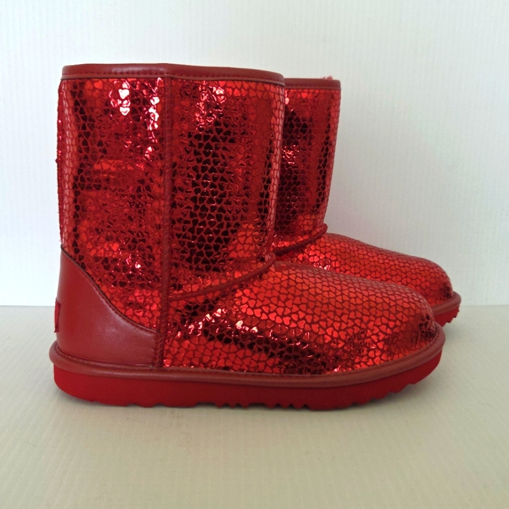 UGG Red Heart Sequin Classic Short Boot Womens Size 6